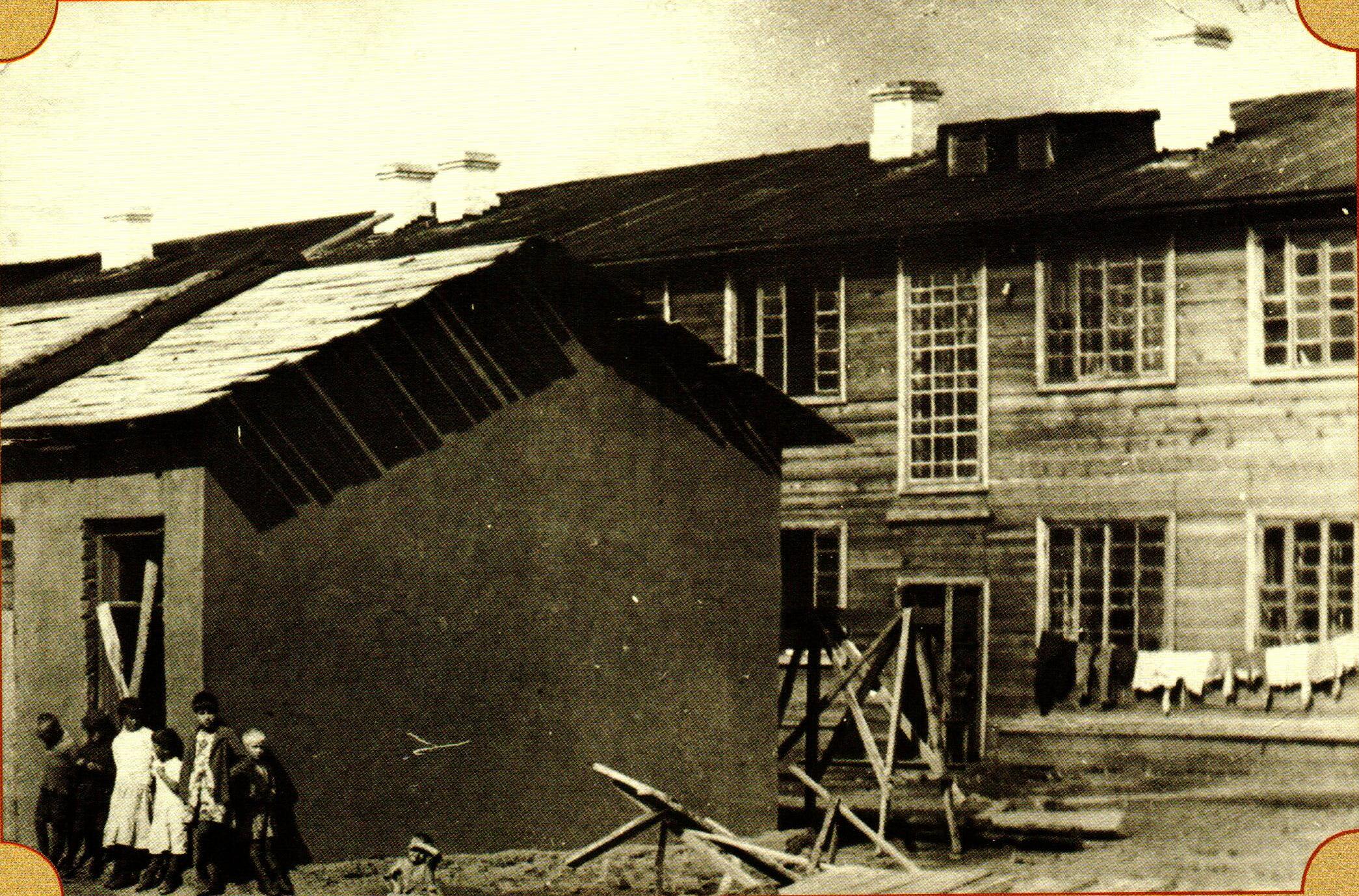 Барак в микрорайоне для химиков Новая колония. Кемерово 1930е годы.